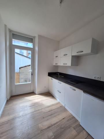 SAINT MALO GARE APPARTEMENT T1 BIS AVEC PETITE TERRASSE