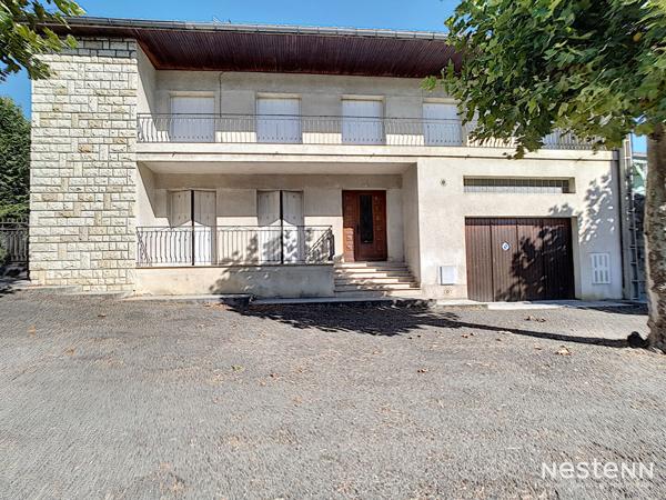 À Vendre - Maison d'architecte de 220 m² avec jardin et double garage à Condom