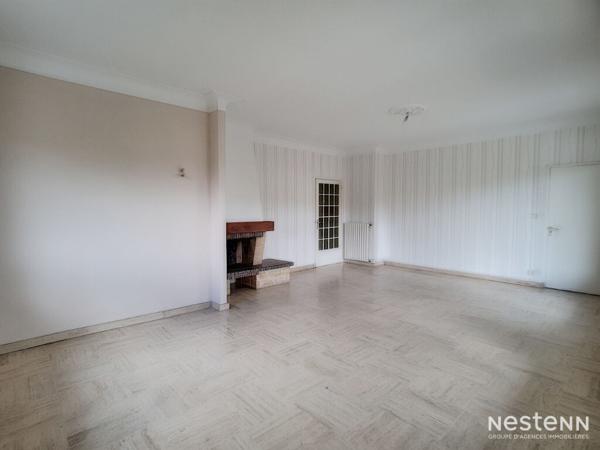 À Vendre - Maison d'architecte de 220 m² avec jardin et double garage à Condom