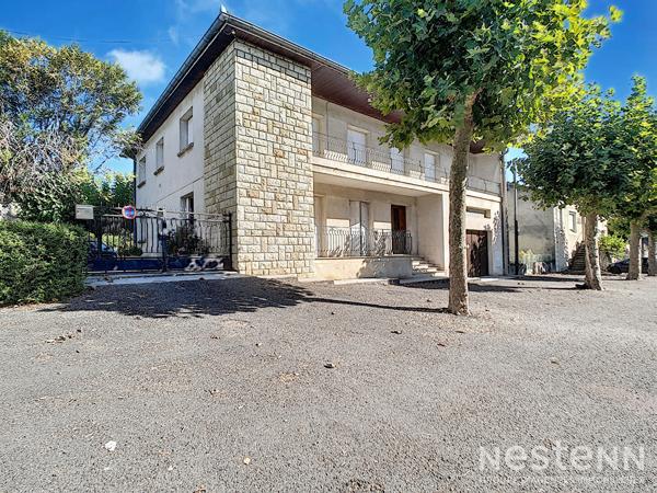 À Vendre - Maison d'architecte de 220 m² avec jardin et double garage à Condom