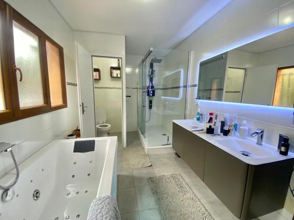 Villa 260m2, parcelle 1080m2, piscine