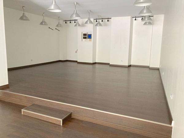 TARASCON-SUR-ARIEGE  -  A LOUER  -  LOCAL COMMERCIAL 75.77 m2