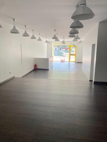 TARASCON-SUR-ARIEGE  -  A LOUER  -  LOCAL COMMERCIAL 75.77 m2