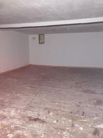 TARASCON-SUR-ARIEGE  -  A LOUER  -  LOCAL COMMERCIAL 75.77 m2