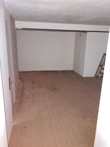 TARASCON-SUR-ARIEGE  -  A LOUER  -  LOCAL COMMERCIAL 75.77 m2