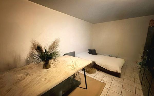 Appartement à vendre    1 pièce •  Viry-Châtillon