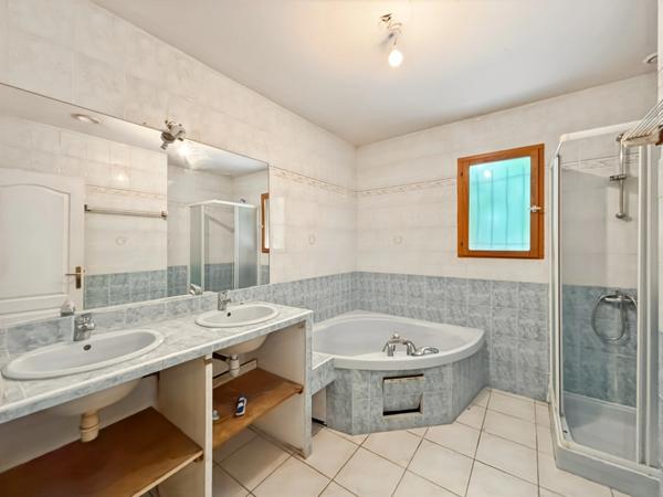 Maison 5 pièces de 120m² Terrain 4 355 m² Manciet