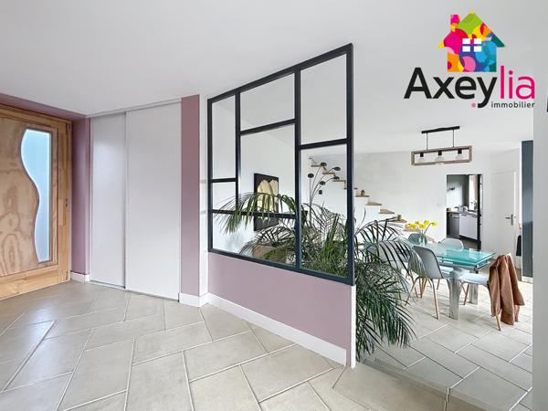 Renaison (42370) A VENDRE - SECTEUR CÔTE ROANNAISE - MAISON D'ARCHITECTE ENTIÈREMENT RÉNOVÉE D'ENVIRON 195M2 AVEC CINQ CHAMBRES