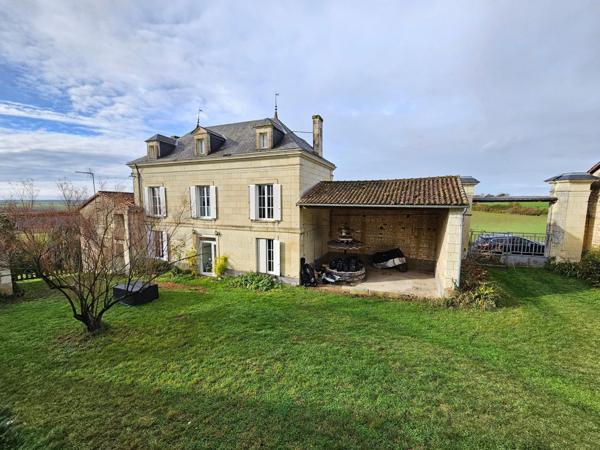 Maison à Montreuil-Bellay, 49260 - 10 pièces 235m²
