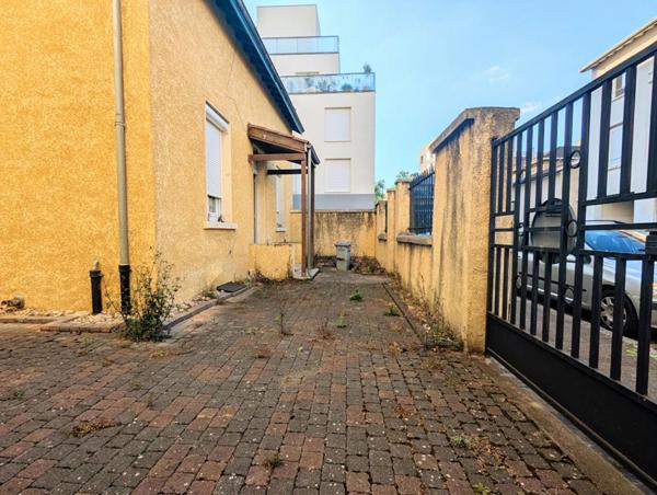 Maison à fort potentiel avec terrain - Lyon 8ème