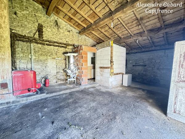 Maison en pierres - 3 chambres - Jardin - Dépendances et fort potentiel