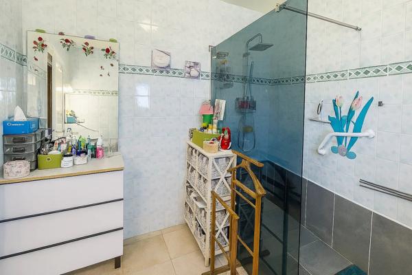 Vente                                                      Maison
                        
                     10 pièces                      157 m2                     à Sainte-Livrade-sur-Lot