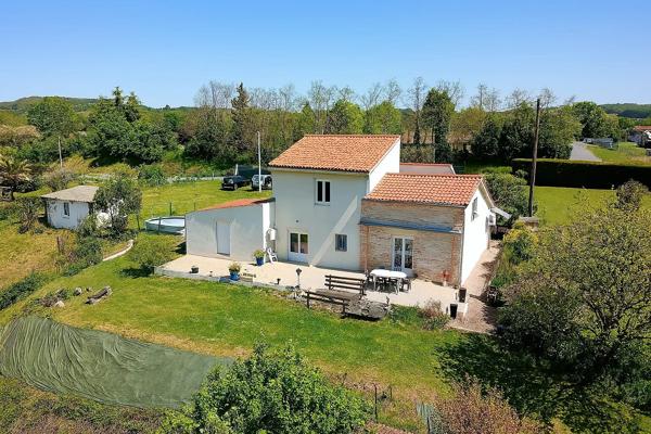 Vente                                                      Maison
                        
                     10 pièces                      157 m2                     à Sainte-Livrade-sur-Lot