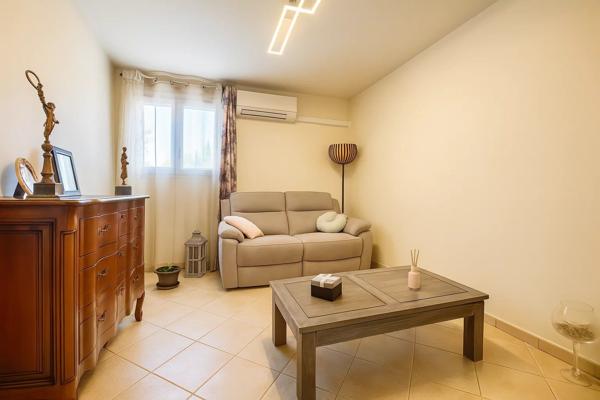 Vente                                                      Maison
                        
                     10 pièces                      157 m2                     à Sainte-Livrade-sur-Lot