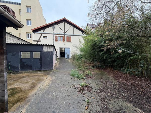 Immeuble maison sur Alfortville de 350 m² habitable avec une cour de 250m²