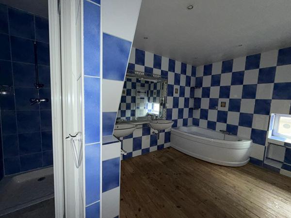 Immeuble maison sur Alfortville de 350 m² habitable avec une cour de 250m²