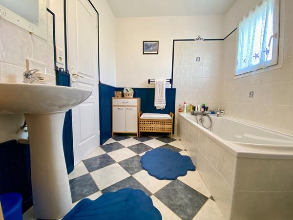 Maison située à Dinan possibilité 5 chambres et terrain de 1200m²ns vis à sans vis à vis