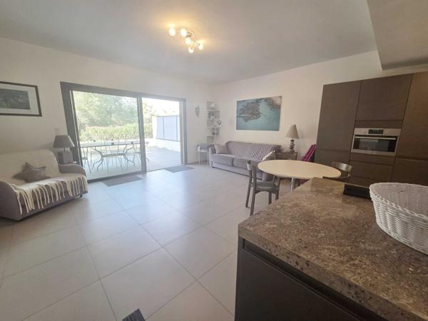 Appartement T2 de 61 m² avec terrasse et parking en centre-ville de Propriano Propriano (20110)