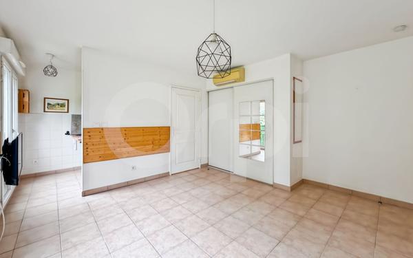 Appartement à vendre    1 pièce • 23,06 m2 Hyères