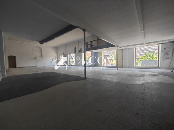 Autre
                                                                                                                                                                                                                                                                                                                        2 pièce(s)                                                                                                                                                                                                                                                                                                                              270  m²