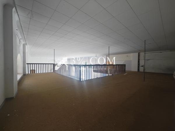 Autre
                                                                                                                                                                                                                                                                                                                        2 pièce(s)                                                                                                                                                                                                                                                                                                                              270  m²