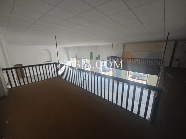 Autre
                                                                                                                                                                                                                                                                                                                        2 pièce(s)                                                                                                                                                                                                                                                                                                                              270  m²