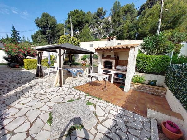 Villa La Seyne Sur Mer de 8 pièces de 221 m² avec piscine et garage sur un terrain de 886 m2