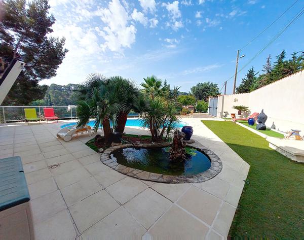 Villa La Seyne Sur Mer de 8 pièces de 221 m² avec piscine et garage sur un terrain de 886 m2
