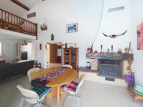 Villa La Seyne Sur Mer de 8 pièces de 221 m² avec piscine et garage sur un terrain de 886 m2