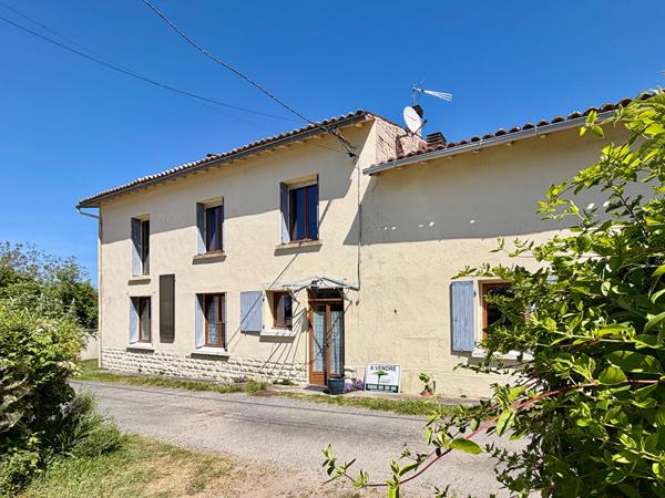 Prix exceptionel pour cette charmante maison entre Aulnay-de-Saintonge et Matha. Potentiel de faire une deuxième maison Fontaine chalendray