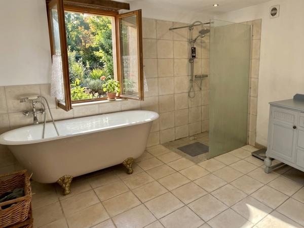 Prix exceptionel pour cette charmante maison entre Aulnay-de-Saintonge et Matha. Potentiel de faire une deuxième maison Fontaine chalendray