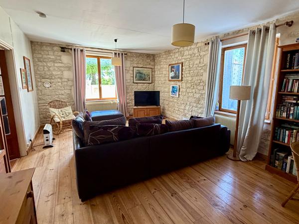 Prix exceptionel pour cette charmante maison entre Aulnay-de-Saintonge et Matha. Potentiel de faire une deuxième maison Fontaine chalendray