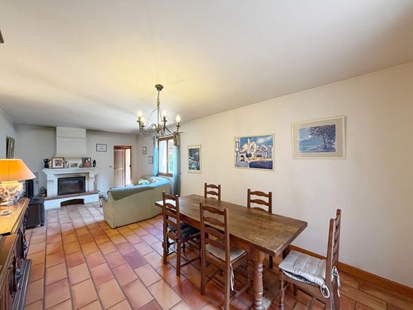 Carqueiranne - Maison de type 6 - Vie de plain-pieds - Garage et parking