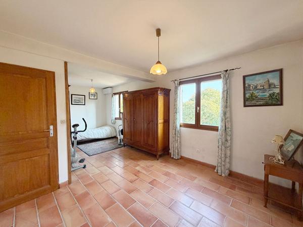 Carqueiranne - Maison de type 6 - Vie de plain-pieds - Garage et parking