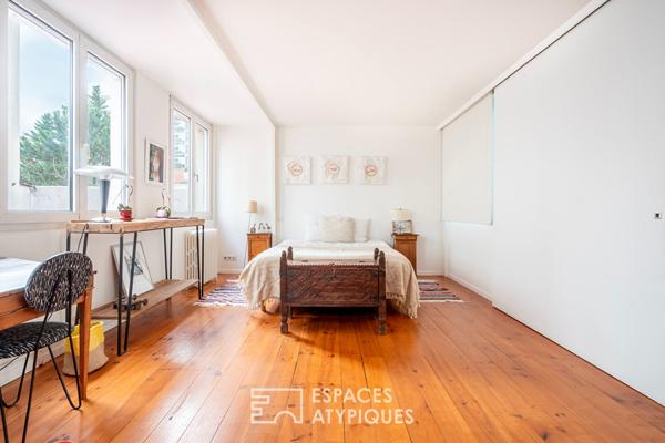 Loft traversant avec verrières zénithales