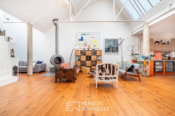 Loft traversant avec verrières zénithales