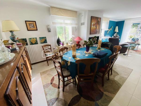 Maison contemporaine de 10 409 m²