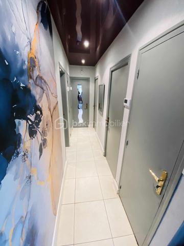 Maison contemporaine de 10 409 m²