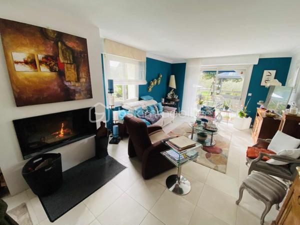 Maison contemporaine de 10 409 m²