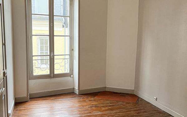 Appartement à vendre    3 pièces • 102,56 m2 Pau
