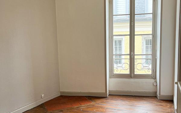 Appartement à vendre    3 pièces • 102,56 m2 Pau