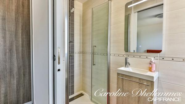 Maison contemporaine de 260M2 au DPE classé A, en plein quartier prisé de la Pironnière aux Sables d'Olonne !