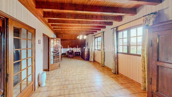 Située à Viodos-Abense-de-Bas à seulement 4mn de Mauléon, découvrez
cette charmante bâtisse Basque de 231m² habitable sur 3 niveaux édifiée 
sur une parcelle plate de 948m².

                - VISITE VIRTUELLE GRATUITE - SUR DEMANDE -

IMPORTANT : Possibilité d'acquérir en plus la parcelle constructible limitrophe de 959m².

Le RDC vous offre une belle entrée, une cuisine séparée de 26m² en accès 
direct sur une grande terrasse de 30m² en exposition Sud-Ouest, un séjour
avec sa cheminée, 3 chambres et une salle de bain.

À l'étage vous bénéficiez de 4 chambres, d'une cuisine séparée, d'une salle de bain +
douche, d'un WC ainsi que d'une belle pièce de 29m² pouvant servir de salon/
salle à manger ou salle de jeux.

Le sous-sol total de 159m² environ avec une double entrée, équipé également d'une cuisine 
et d'une douche, vous permettra de l'utiliser à votre guise (stationnement pour vos voitures, 
rangement, salle de jeux etc...).

Côté extérieur : Beau jardin plat et arboré entièrement clôturé, 2 terrasses, puits alimentant les WC
et machine à laver.

Côté technique : Assainissement collectif, chauffage au gaz, électricité et cheminée, 
production d'eau chaude par cumulus, huisserie bois, double ou survitrage.
Possibilité de raccordement à la fibre.

Les Plus : Secteur calme - Vue dégagée - Sous-sol pouvant servir à une activité artisanale 

Avec une remise au goût du jour intérieur, cette maison érigée avec des matériaux 
de qualité sera parfaite pour une belle vie de famille !

Je suis à votre écoute 7jours/7, je m'adapte à votre planning.