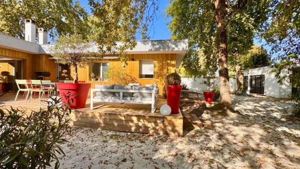 VILLA D'ARCHITECTE PLAIN-PIED PROCHE BASSIN