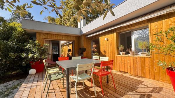 VILLA D'ARCHITECTE PLAIN-PIED PROCHE BASSIN