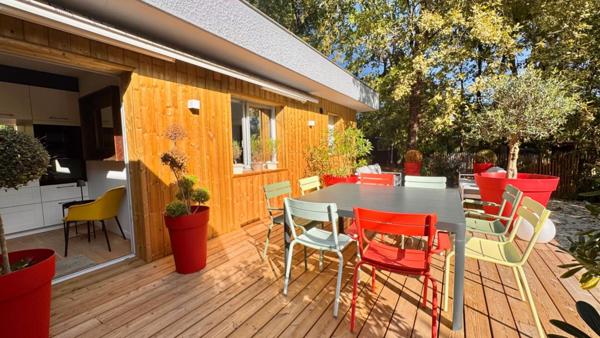 VILLA D'ARCHITECTE PLAIN-PIED PROCHE BASSIN