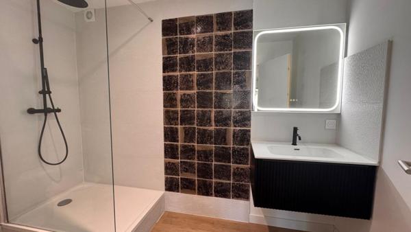 VILLA D'ARCHITECTE PLAIN-PIED PROCHE BASSIN