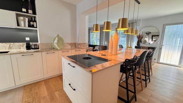 VILLA D'ARCHITECTE PLAIN-PIED PROCHE BASSIN