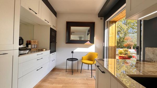 VILLA D'ARCHITECTE PLAIN-PIED PROCHE BASSIN