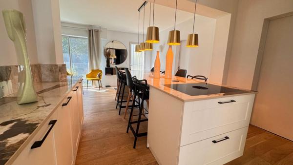 VILLA D'ARCHITECTE PLAIN-PIED PROCHE BASSIN